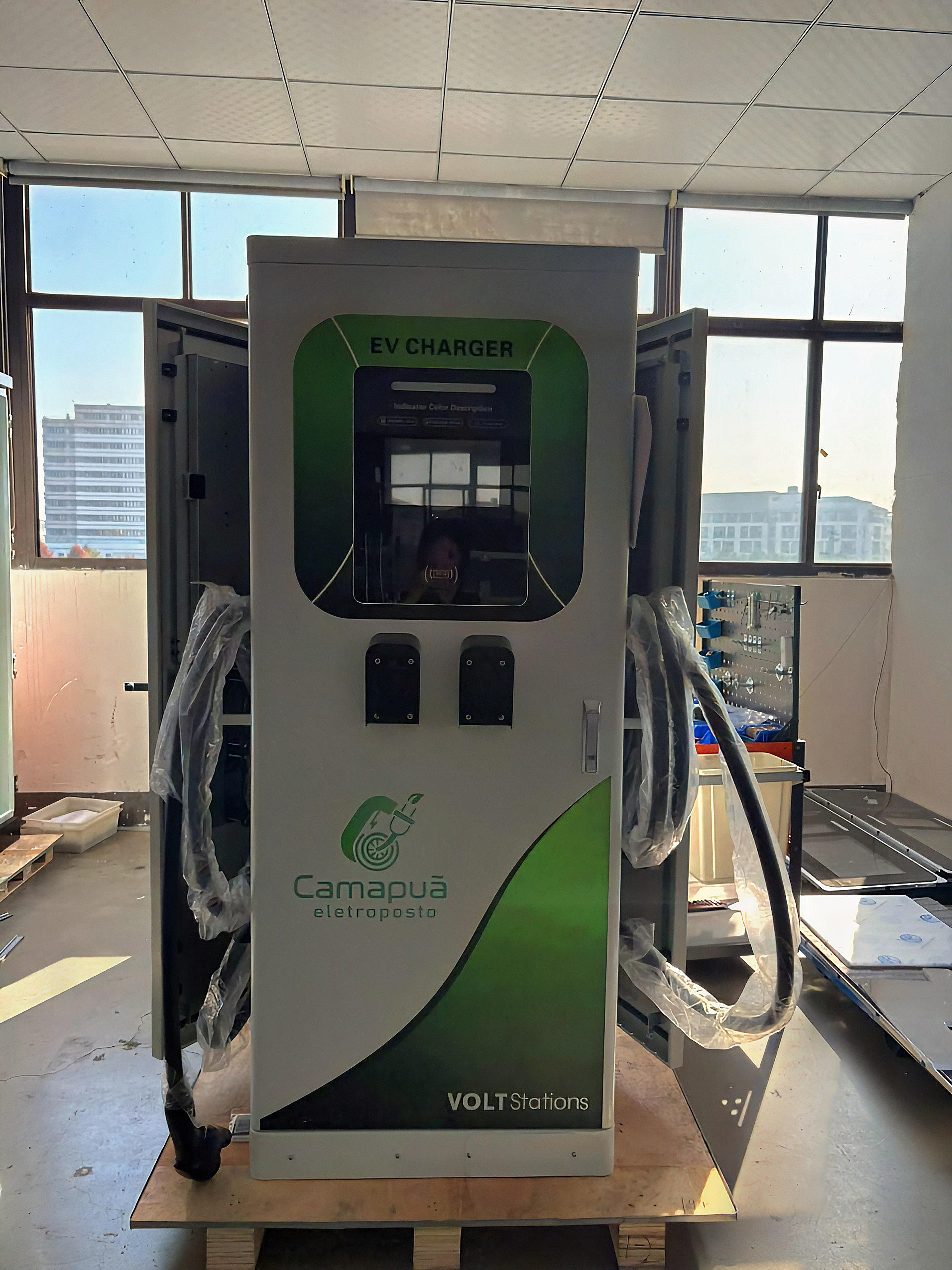 Mockup de tela de aplicativo Volt Stations customizado projeto 14