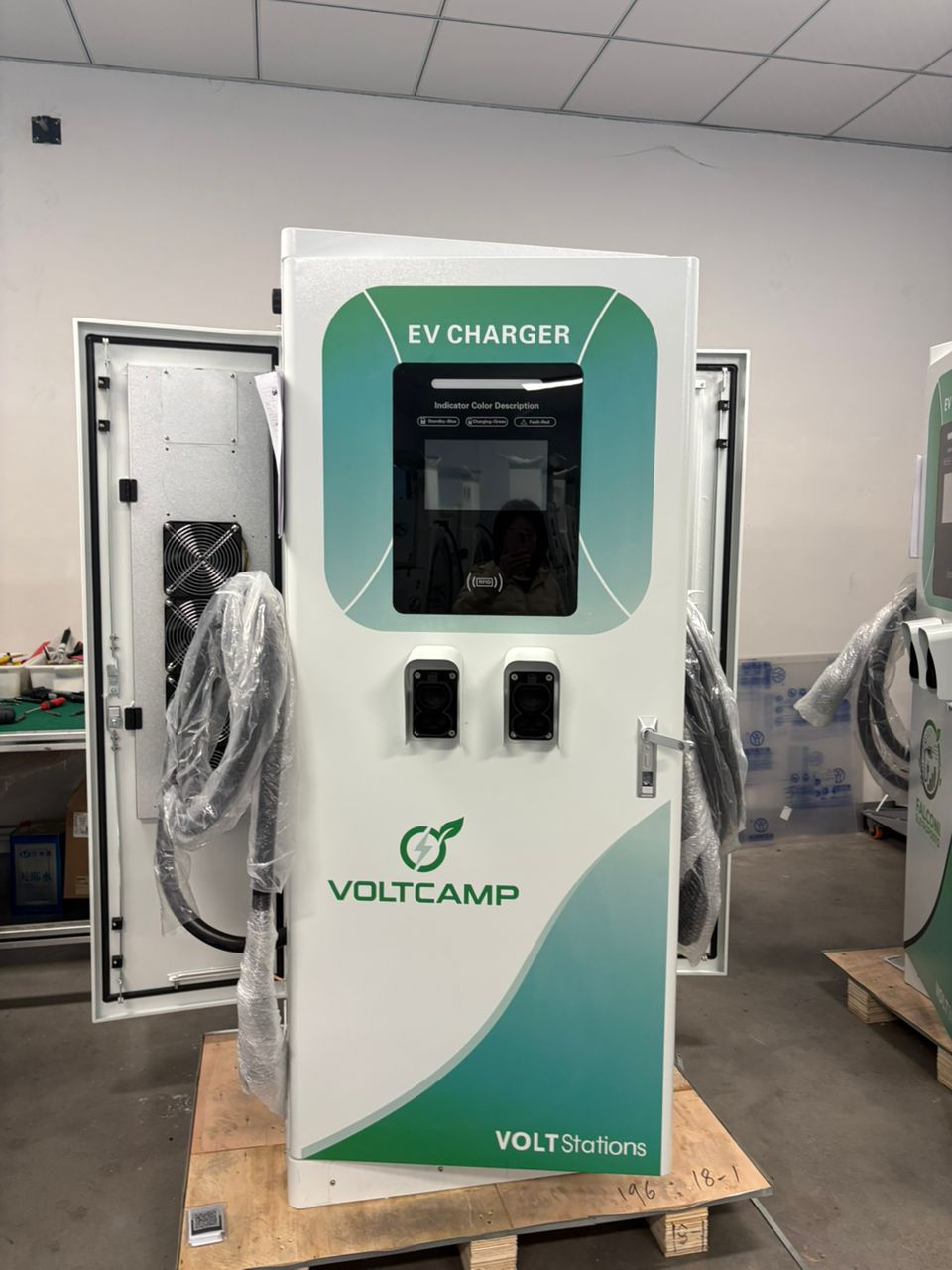 Mockup de tela de aplicativo Volt Stations customizado projeto 23
