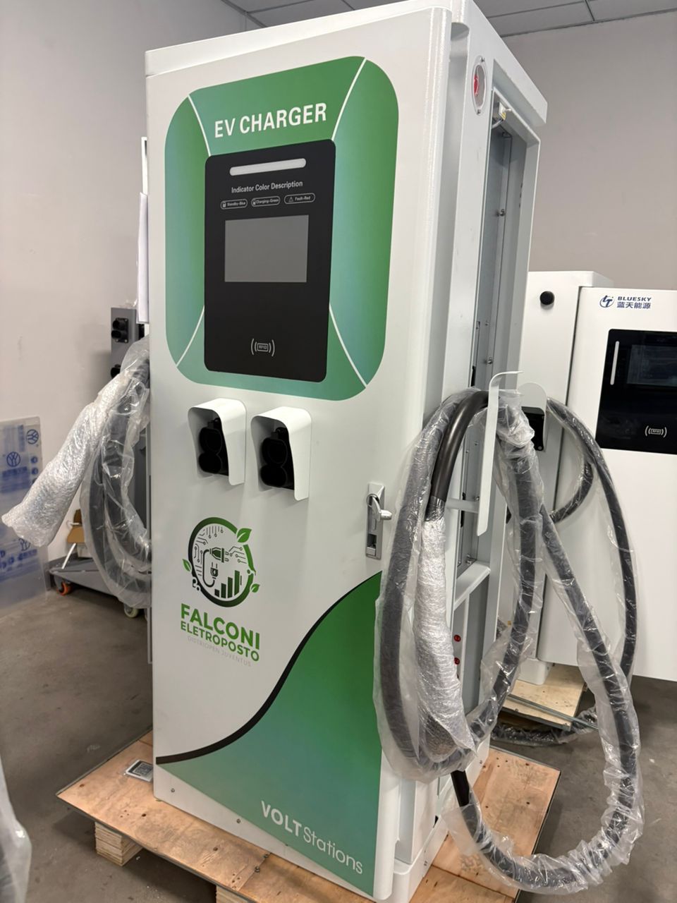 Mockup de tela de aplicativo Volt Stations customizado projeto 26