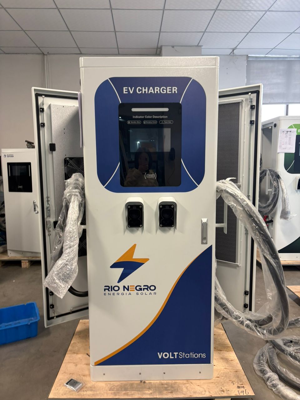 Mockup de tela de aplicativo Volt Stations customizado projeto 34